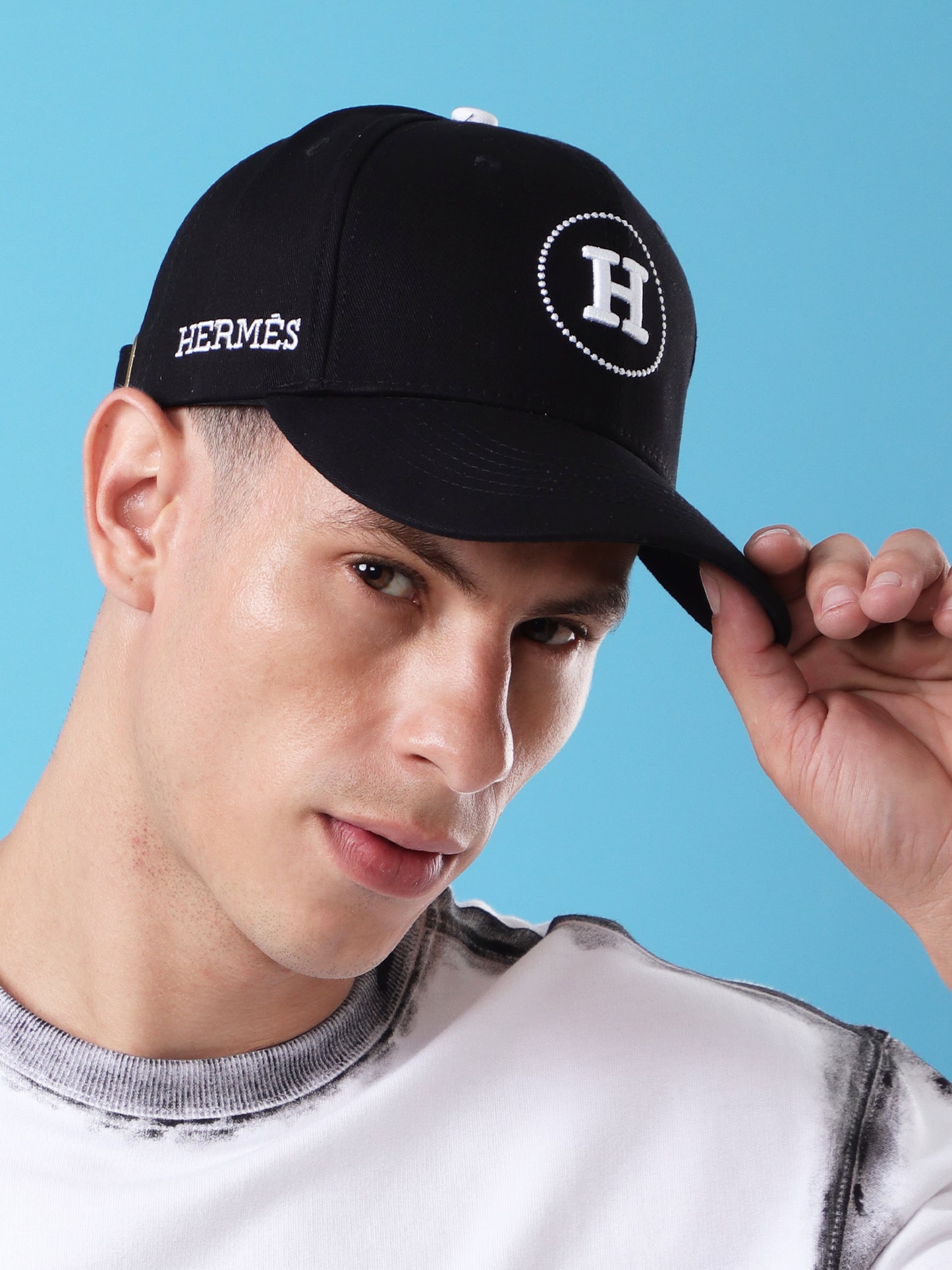 mès Black Logo Baseball Cap