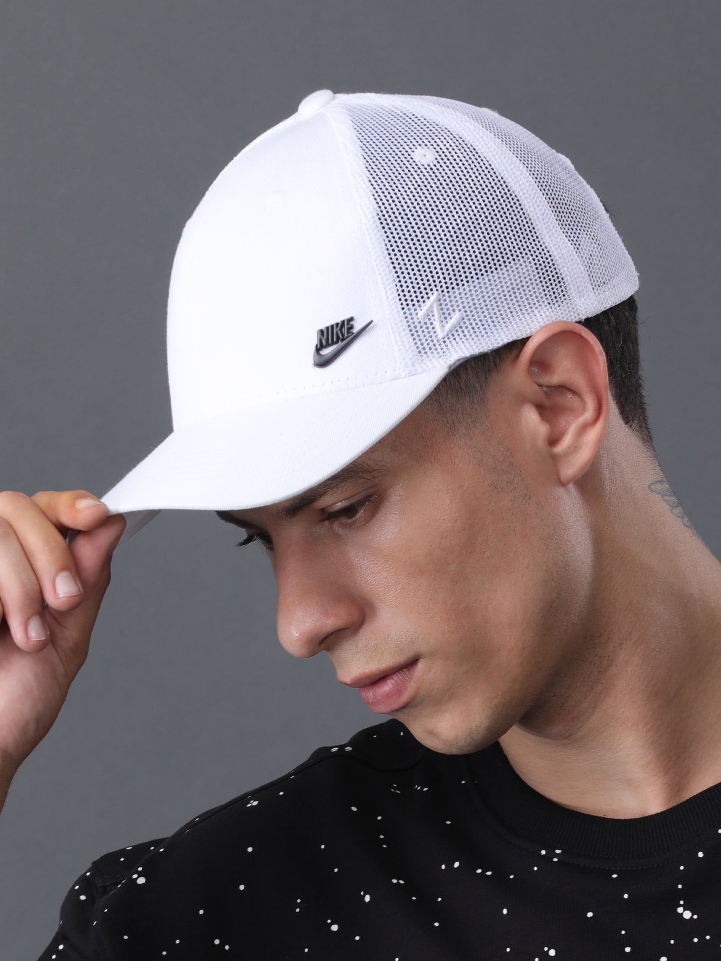 White Mesh Back Cap – Classic Comfort & Sporty Style