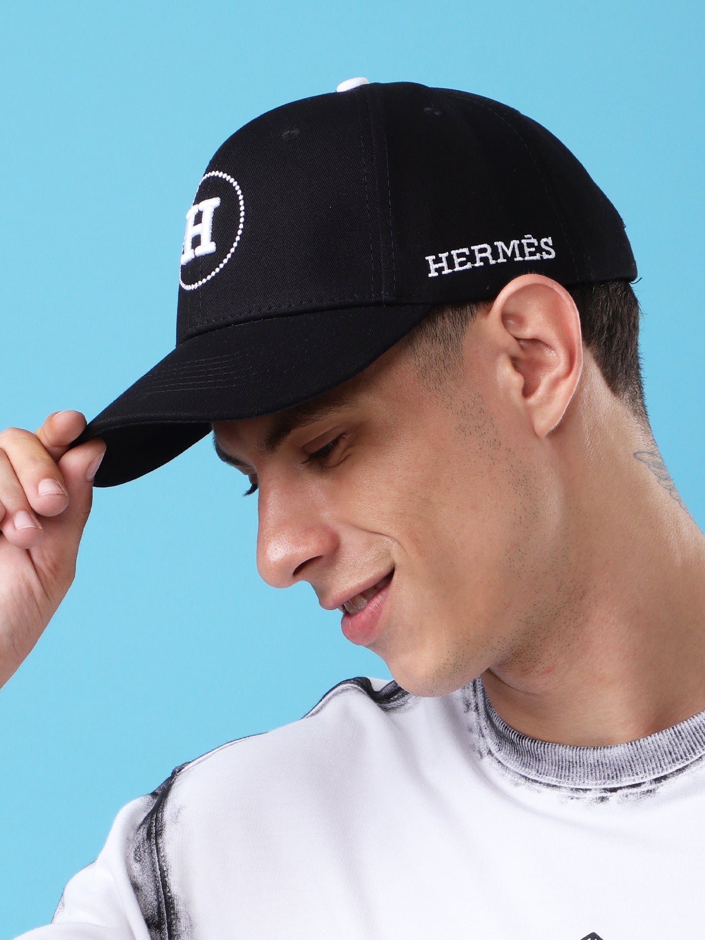 mès Black Logo Baseball Cap