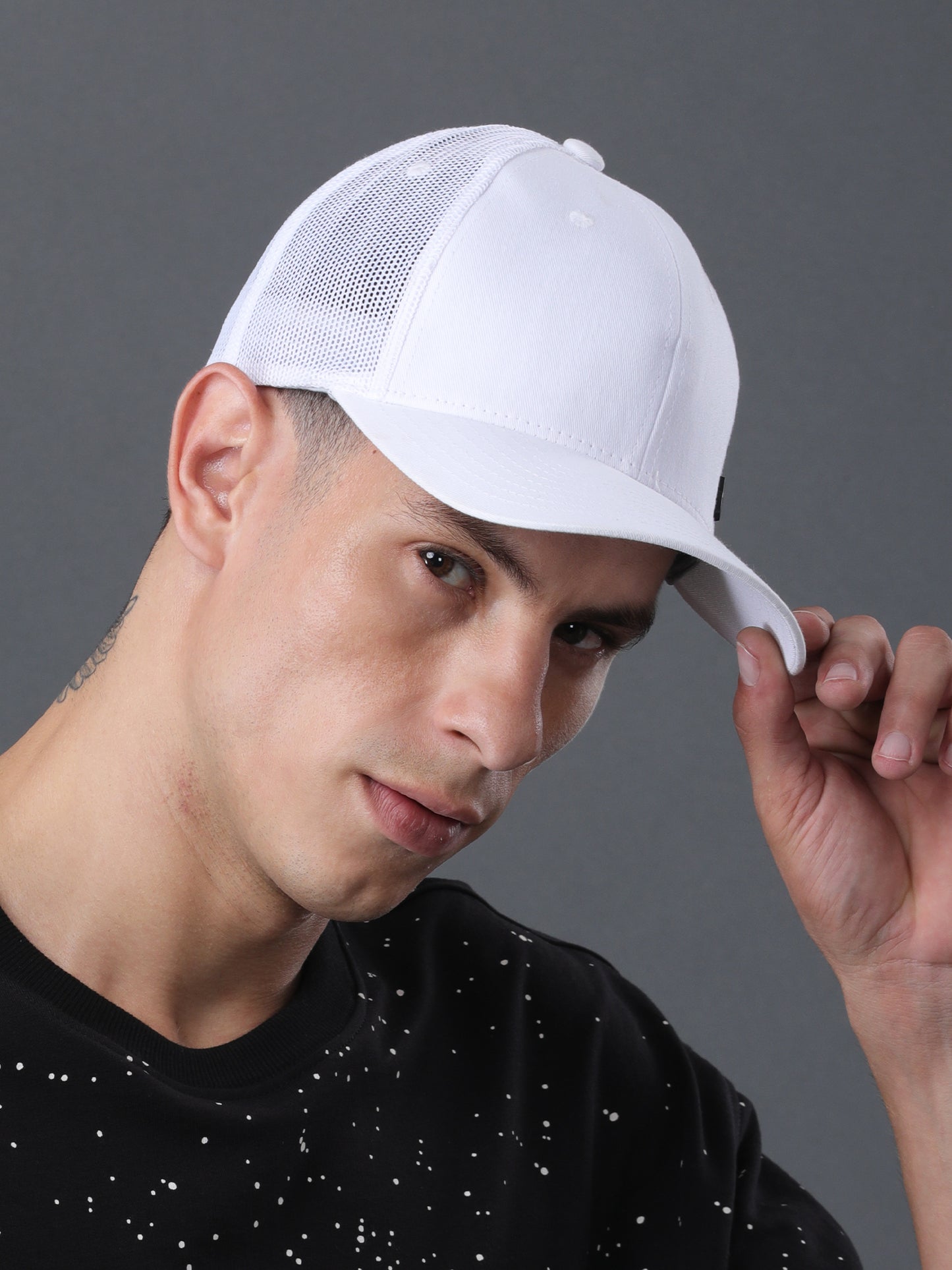 White Mesh Back Cap – Classic Comfort & Sporty Style