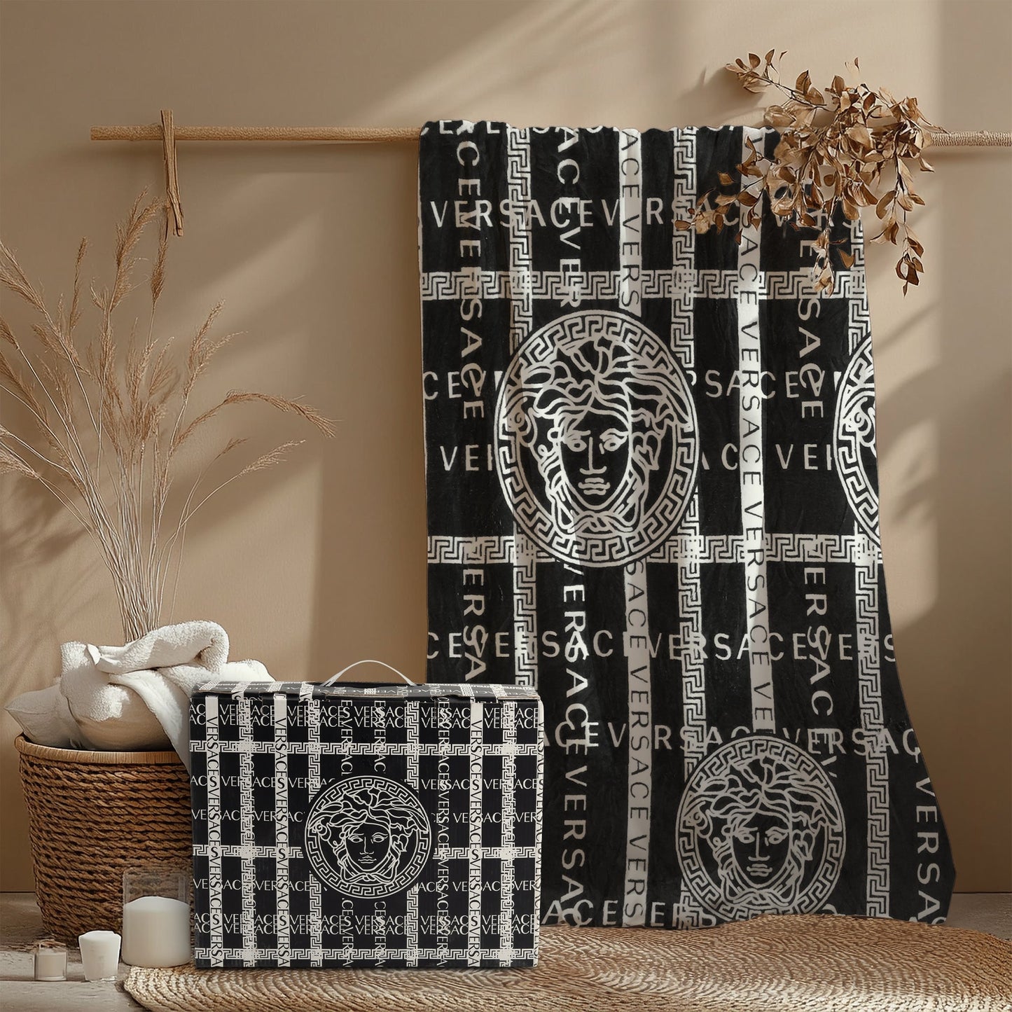 Greco Medusa Signature Blanket