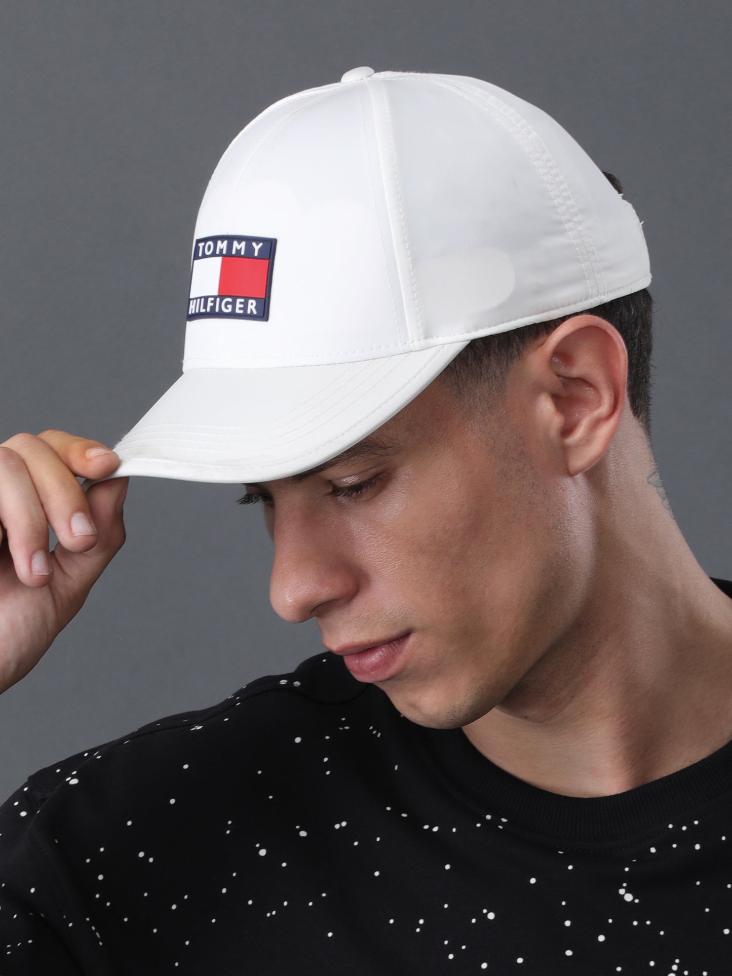 Hilfiger White Logo Cap β Classic Elegance Meets Everyday Style