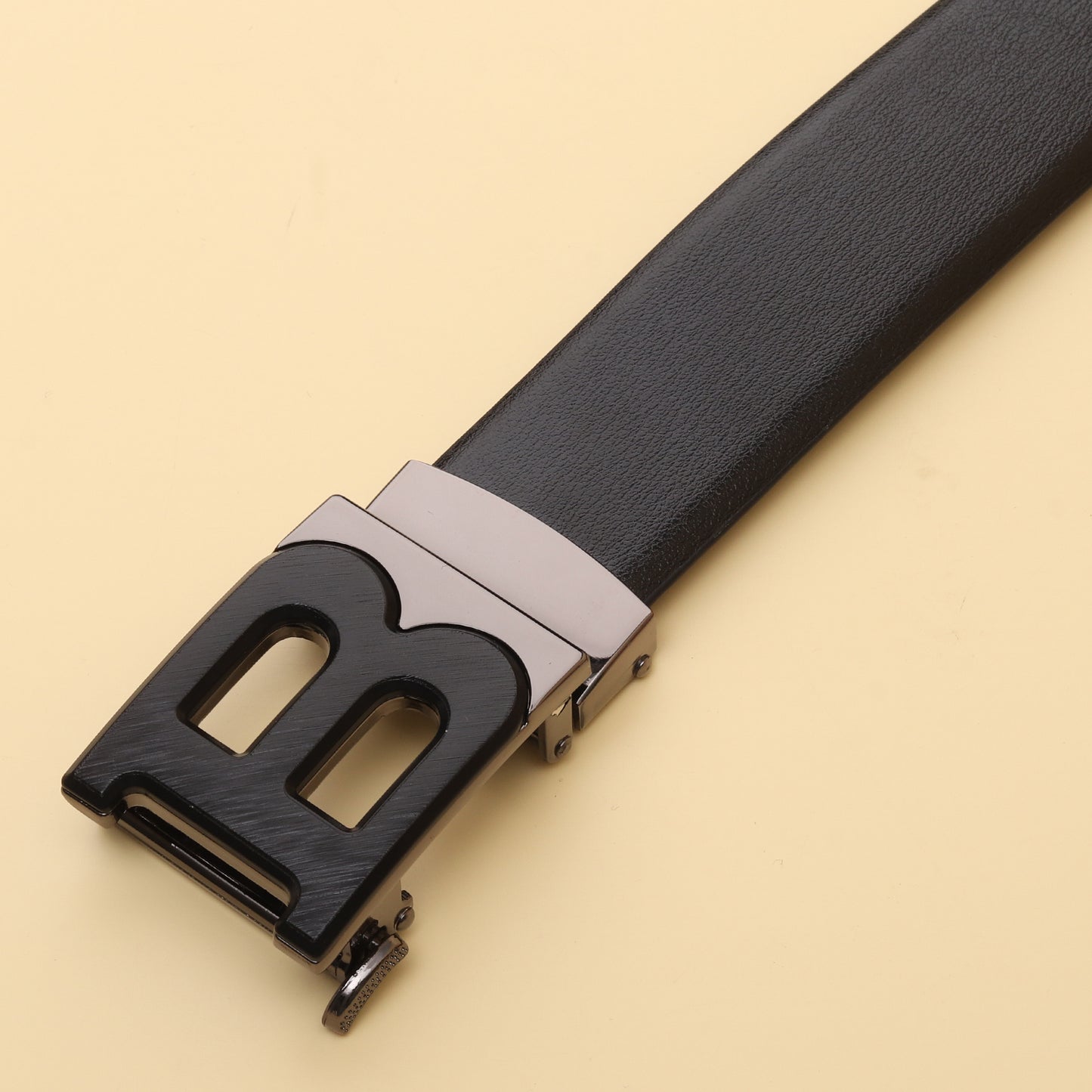 ‘B’ Buckle Leather Belt