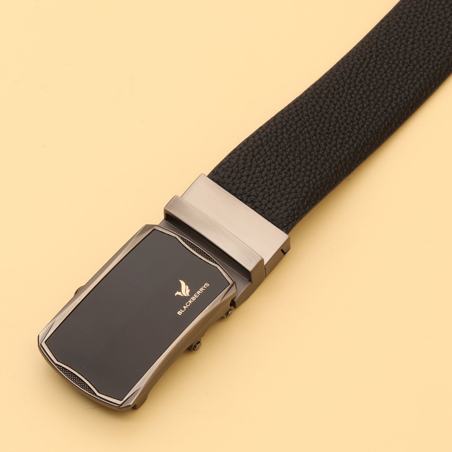 Blackberrys Reversible Black Textured Leather Belt
