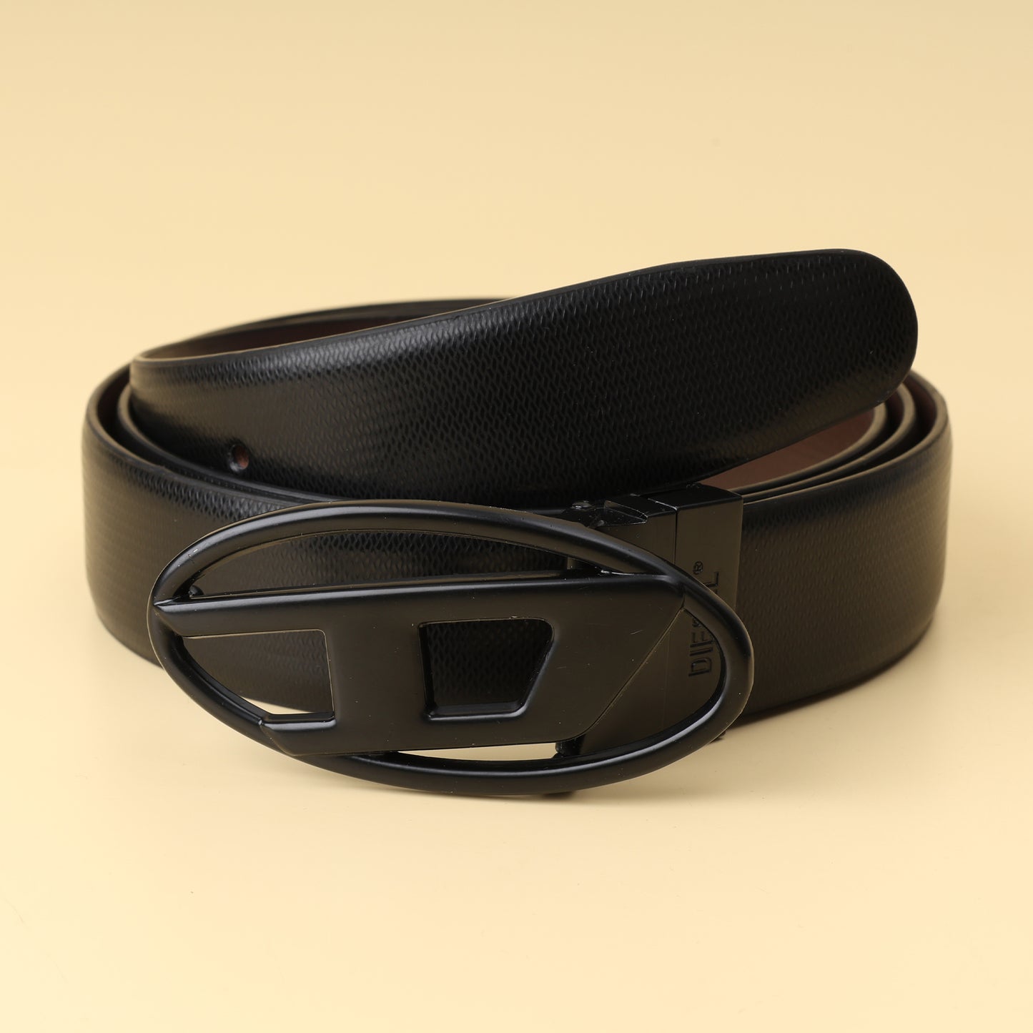 Bold Oval Buckle Leather Belt