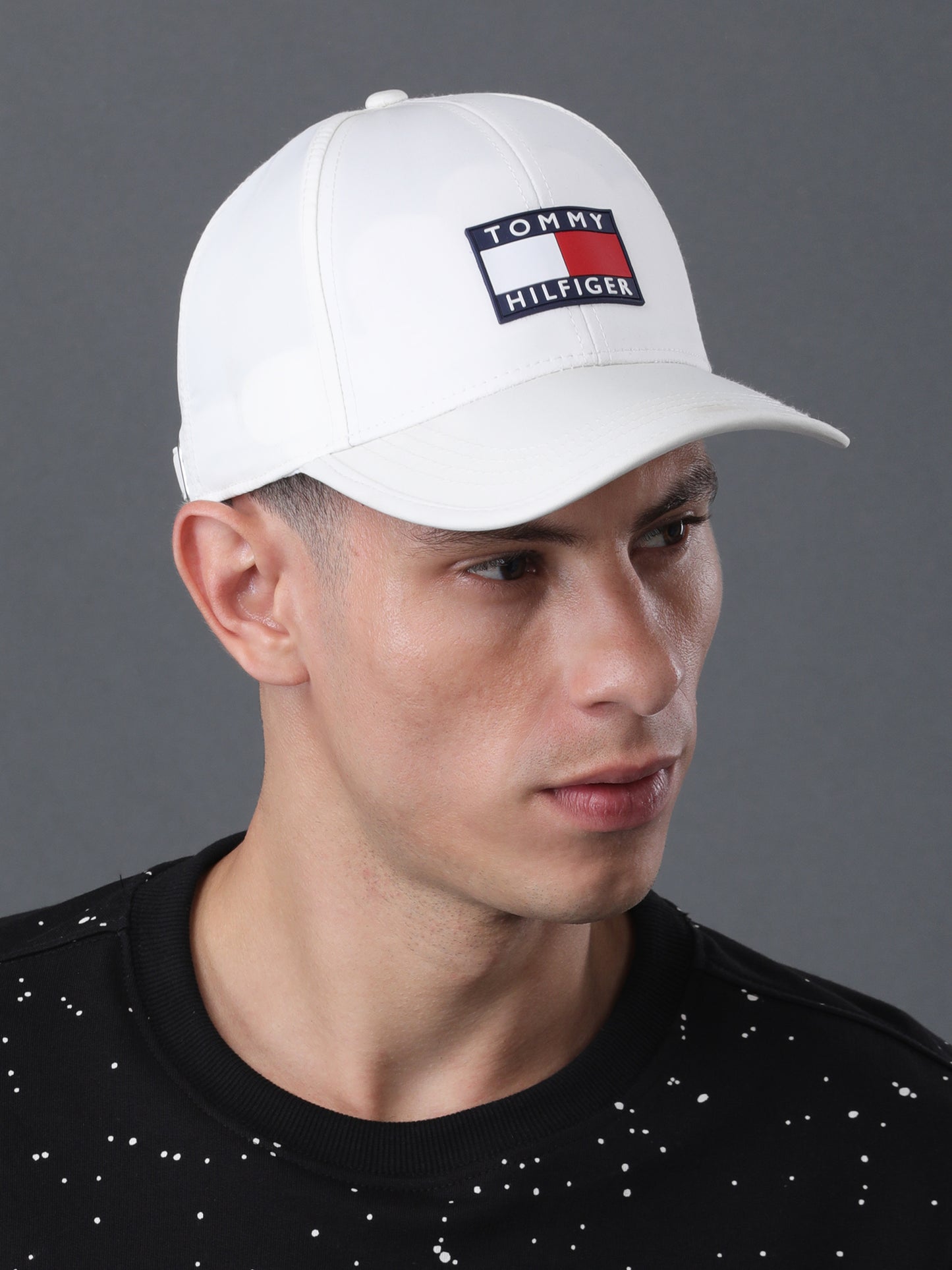 Hilfiger White Logo Cap – Classic Elegance Meets Everyday Style