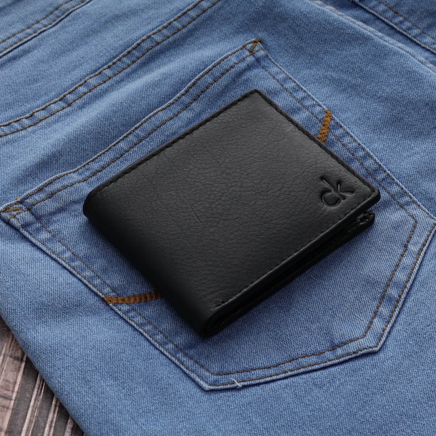 Minimal  Black  Wallet